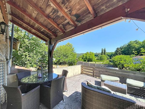 Maison en pierre avec jardin proche Prayssac