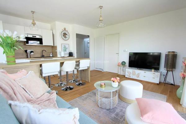 Vente                                                      Appartement
                        
                     3 pièces                      60 m2                     à Montévrain