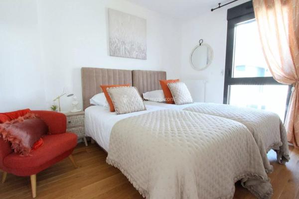 Vente                                                      Appartement
                        
                     3 pièces                      60 m2                     à Montévrain