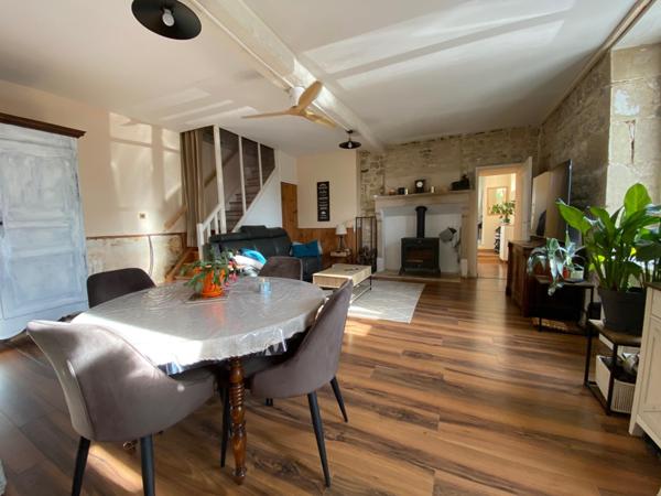 Maison en pierre de  115m² avec 3 chambres sur terrain de 420m²