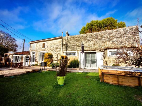 Maison en pierre de  115m² avec 3 chambres sur terrain de 420m²