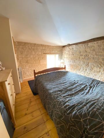 Maison en pierre de  115m² avec 3 chambres sur terrain de 420m²