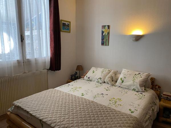 Maison avec dépendance et terrain paysagé !