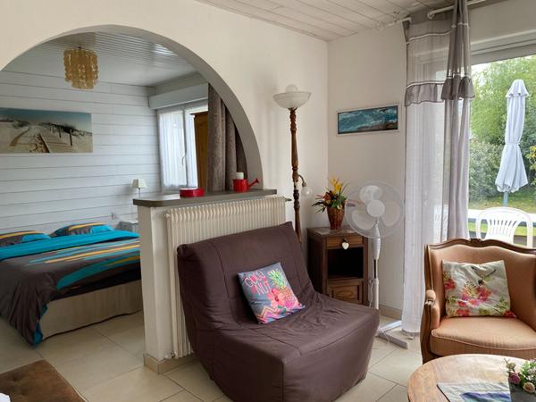 Maison avec dépendance et terrain paysagé !