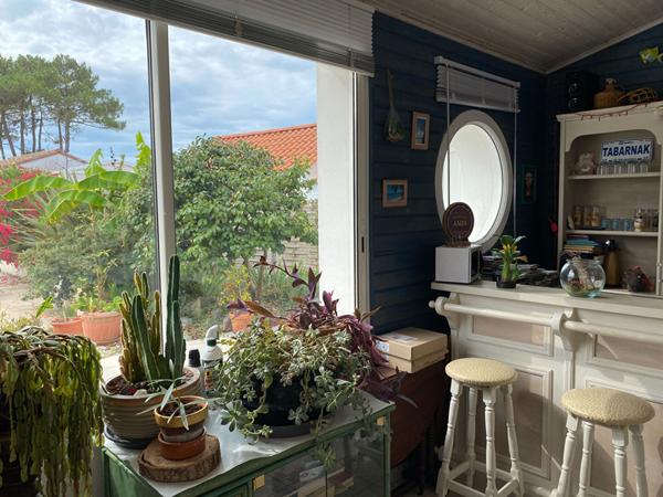 Maison avec dépendance et terrain paysagé !