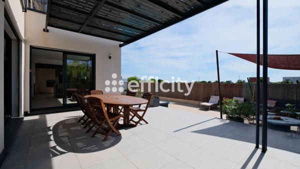 Maison
         5 pièces
        - 150 m² Bien prestige 665 000 € *