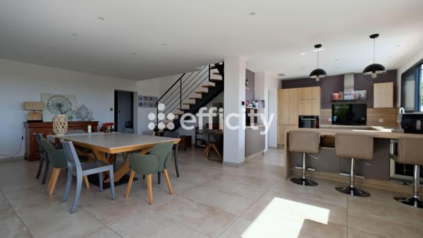 Maison
         5 pièces
        - 150 m² Bien prestige 665 000 € *