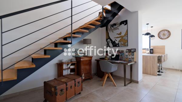 Maison
         5 pièces
        - 150 m² Bien prestige 665 000 € *