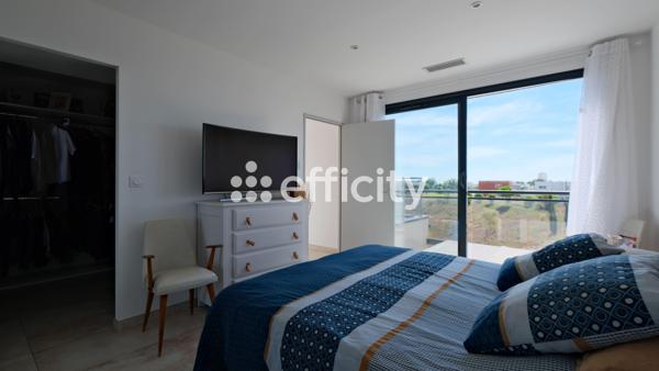 Maison
         5 pièces
        - 150 m² Bien prestige 665 000 € *