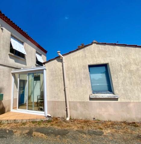 Maison St Philbert de Gd Lieu - 4 pièces - dépendances -terrain 890m2