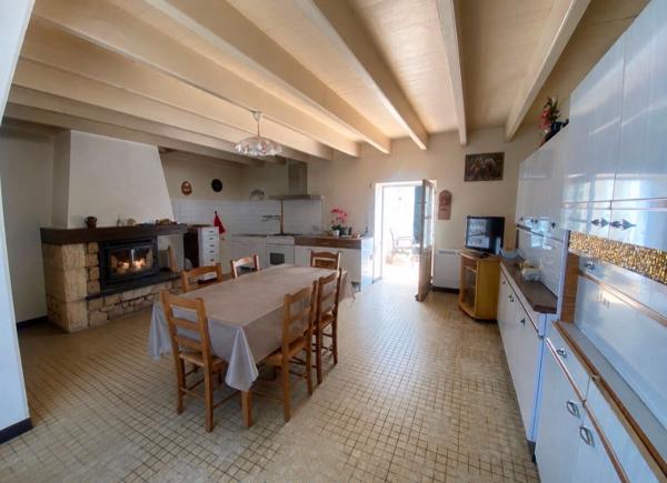 Maison St Philbert de Gd Lieu - 4 pièces - dépendances -terrain 890m2