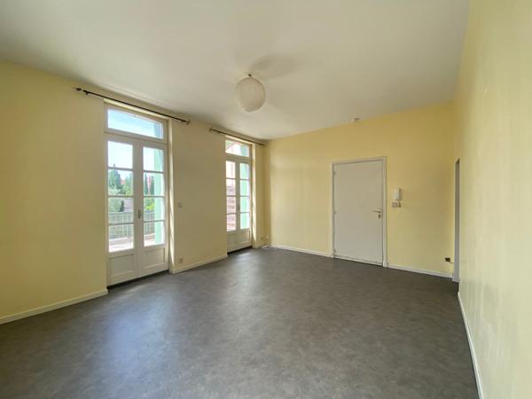 APPARTEMENT T2 AVEC BALCON ET PARKING