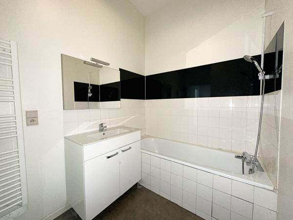 APPARTEMENT T2 AVEC BALCON ET PARKING