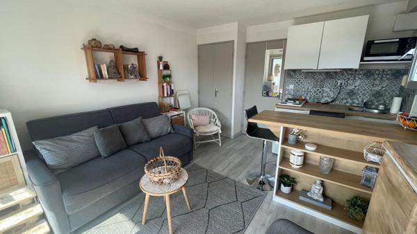 QUIBERON - Vue mer de 20 m² avec loggia et stationnement proche de la grande Plage