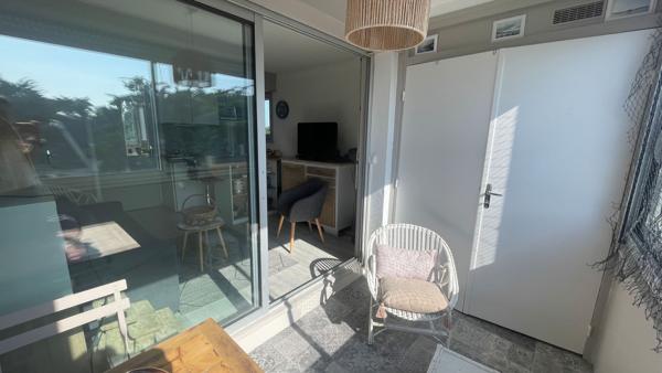 QUIBERON - Vue mer de 20 m² avec loggia et stationnement proche de la grande Plage