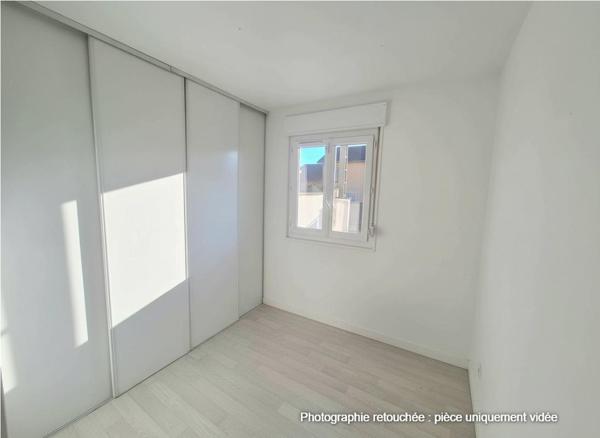 Maison individuelle avec jardin sans vis-à-vis, 5 chambres,  stationnement privatif et tramway à 5 minutes."