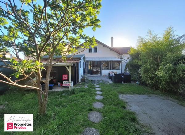 Maison individuelle avec jardin sans vis-à-vis, 5 chambres,  stationnement privatif et tramway à 5 minutes."