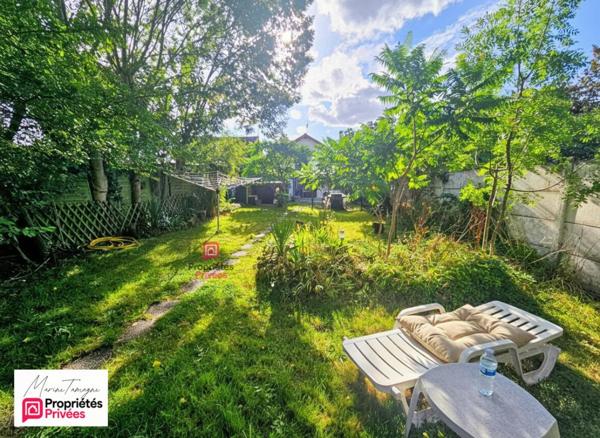 Maison individuelle avec jardin sans vis-à-vis, 5 chambres,  stationnement privatif et tramway à 5 minutes."