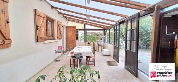 Maison individuelle avec jardin sans vis-à-vis, 5 chambres,  stationnement privatif et tramway à 5 minutes."
