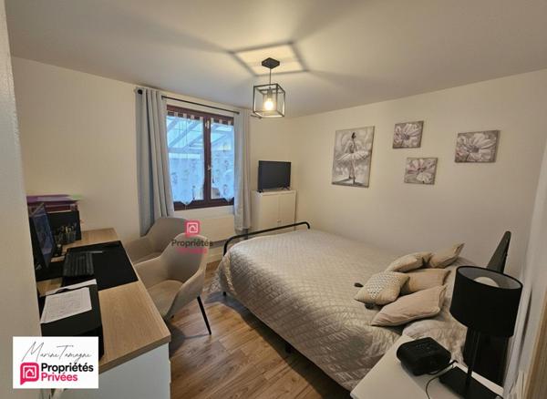 Maison individuelle avec jardin sans vis-à-vis, 5 chambres,  stationnement privatif et tramway à 5 minutes."