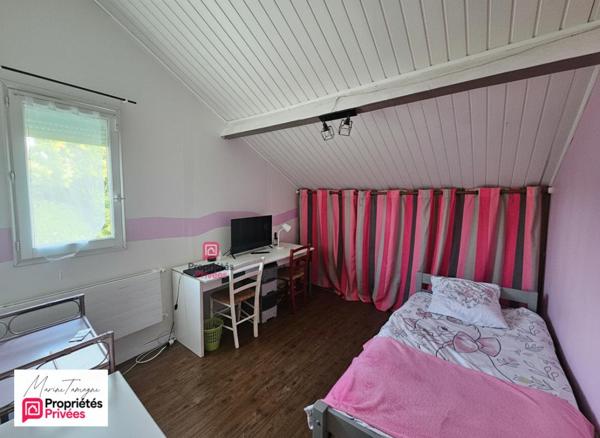 Maison individuelle avec jardin sans vis-à-vis, 5 chambres,  stationnement privatif et tramway à 5 minutes."
