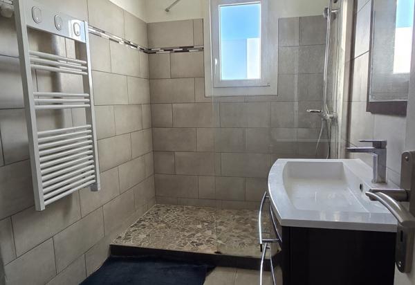 Maison au calme avec deux logements et garage