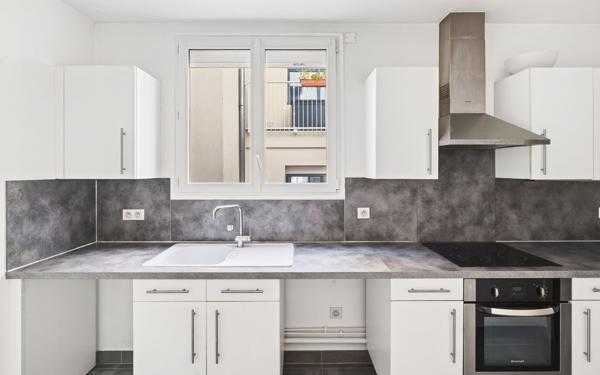 Appartement à vendre    2 pièces • 47,50 m2 Paris 11