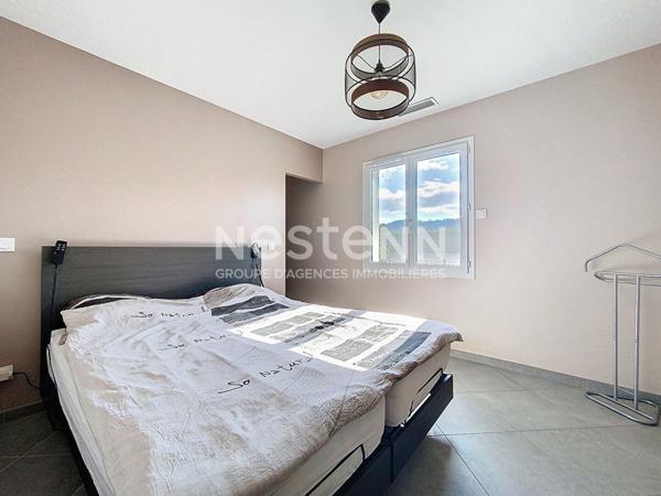 MAISON 2020 BRETENOUX PLAIN PIED AVEC PISCINE CHAUFFEE A VENDRE - 2 CHAMBRES - CUISINE AMENAGEE ET EQUIPEE - GARAGE - VASTE SEJOUR - 1 SALLE D'EAU AVEC WC + WC INDEPENDANT - DEPENDANCE EXTERIEURE