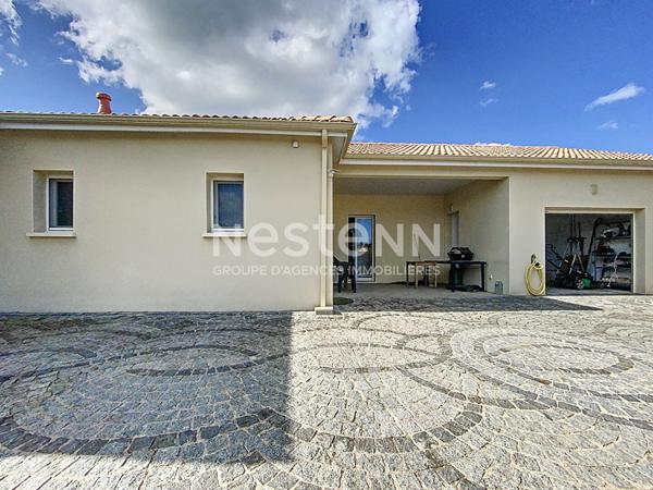 MAISON 2020 BRETENOUX PLAIN PIED AVEC PISCINE CHAUFFEE A VENDRE - 2 CHAMBRES - CUISINE AMENAGEE ET EQUIPEE - GARAGE - VASTE SEJOUR - 1 SALLE D'EAU AVEC WC + WC INDEPENDANT - DEPENDANCE EXTERIEURE