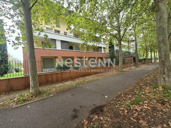 Toulouse 31200 .Proche Métro Borderouge côté Parc de la Maourine et Jardin Muséum Agréable et Grand T2 de 51.50m²  avec une partie privative tout en placard coulissant!Terrasse de 14.12m²   GARAGE cuisine séparé