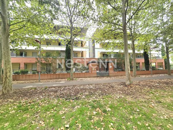 Toulouse 31200 .Proche Métro Borderouge côté Parc de la Maourine et Jardin Muséum Agréable et Grand T2 de 51.50m²  avec une partie privative tout en placard coulissant!Terrasse de 14.12m²   GARAGE cuisine séparé