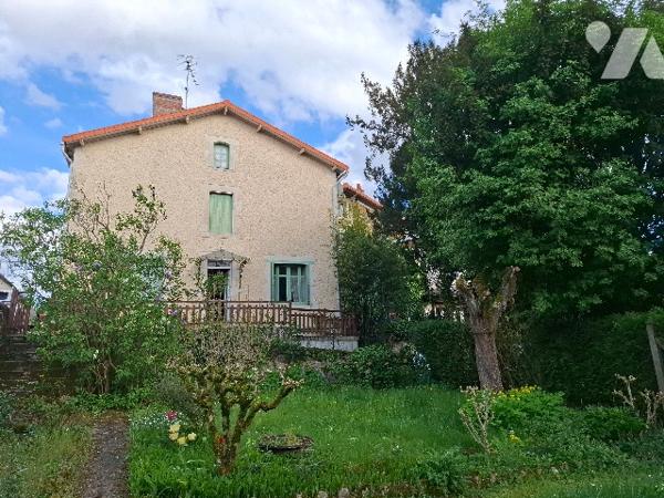 MAISON DE BOURG avec garage et jardin
