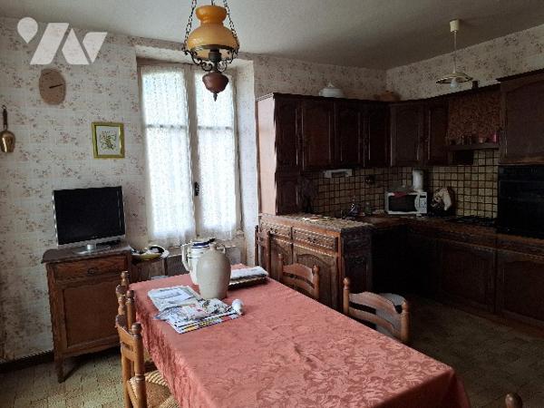 MAISON DE BOURG avec garage et jardin