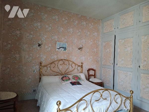 MAISON DE BOURG avec garage et jardin