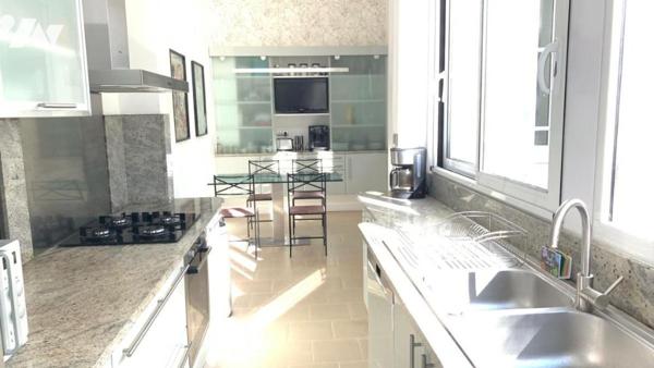 LILLE REPUBLIQUE MAISON Double distribution- 232m²hab- JARDIN Sud/Est. Achat PARKING en sus possible
