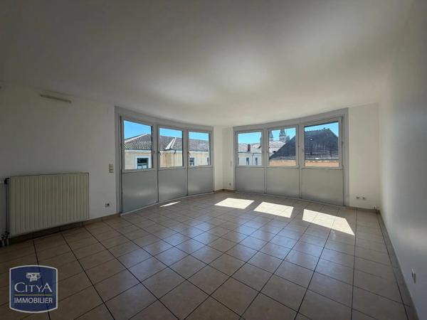 Appartement à louer 3 pièces 72.1m² Mâcon (71000)