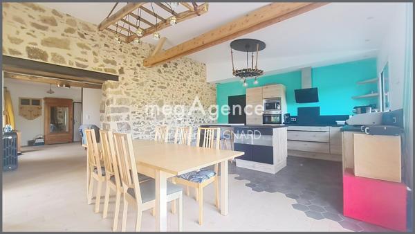 Maison à BEAULIEU-SOUS-BRESSUIRE, 79300 - 10 pièces 161m²