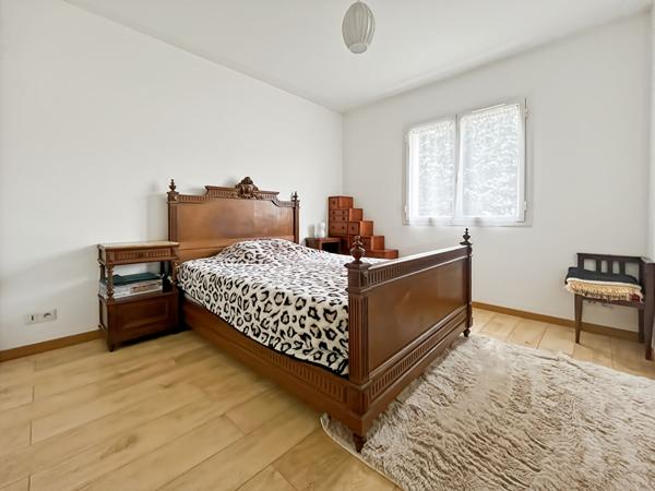 Maison d'exception 8 pièces à Longpont-sur-Orge -Piscine chauffée et volumes remarquables