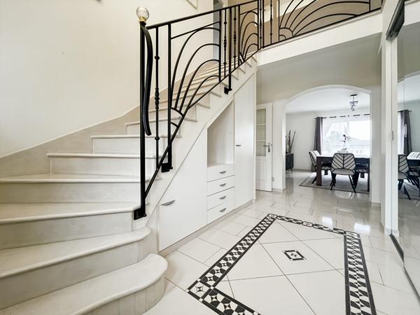 Maison d'exception 8 pièces à Longpont-sur-Orge -Piscine chauffée et volumes remarquables