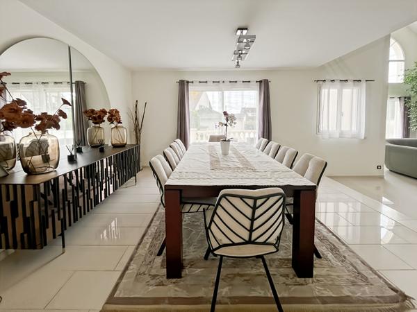 Maison d'exception 8 pièces à Longpont-sur-Orge -Piscine chauffée et volumes remarquables