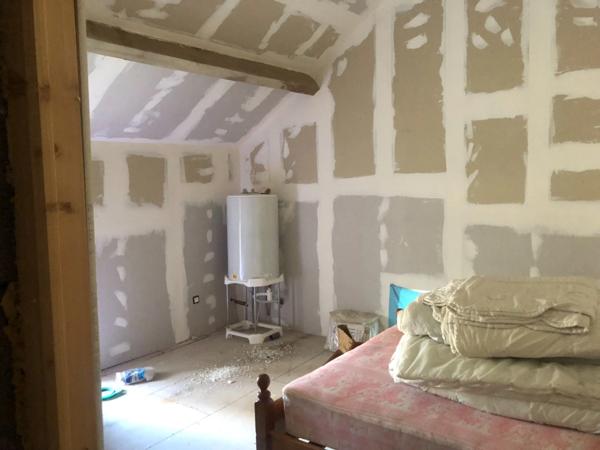 Maison en pierre de 82 m2 à finir de rénover et jardin de 620m2