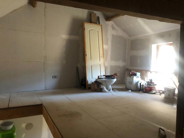 Maison en pierre de 82 m2 à finir de rénover et jardin de 620m2