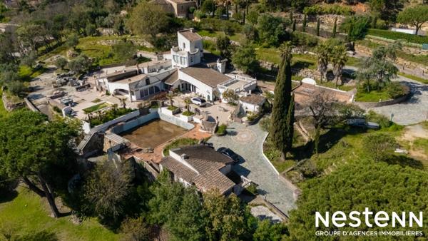 Propriété d'exception à Grimaud ? 600 m² de potentiel avec 3 piscines et plus de 7000 m² de terrain