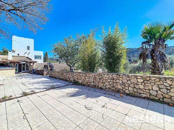 Propriété d'exception à Grimaud ? 600 m² de potentiel avec 3 piscines et plus de 7000 m² de terrain