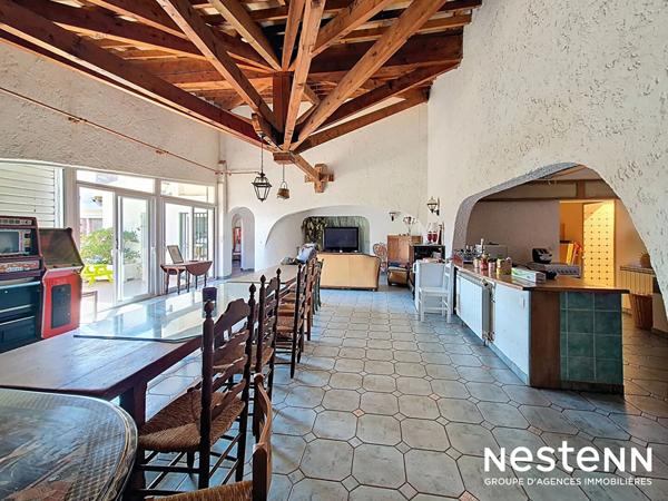 Propriété d'exception à Grimaud ? 600 m² de potentiel avec 3 piscines et plus de 7000 m² de terrain