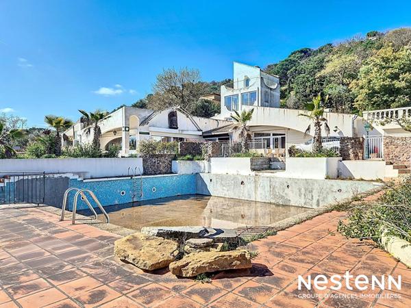 Propriété d'exception à Grimaud ? 600 m² de potentiel avec 3 piscines et plus de 7000 m² de terrain