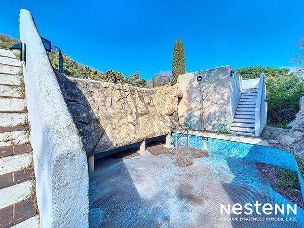 Propriété d'exception à Grimaud ? 600 m² de potentiel avec 3 piscines et plus de 7000 m² de terrain