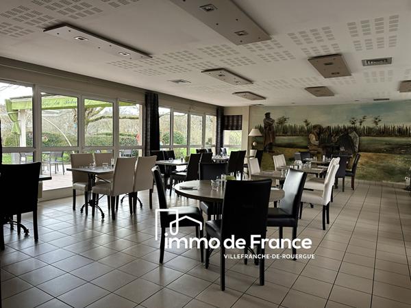 Bâtiment plain-pied modulable de 300 m² avec appartement T3 et local professionnel sur 2353 m² de terrain