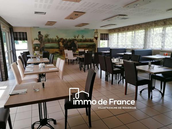 Bâtiment plain-pied modulable de 300 m² avec appartement T3 et local professionnel sur 2353 m² de terrain