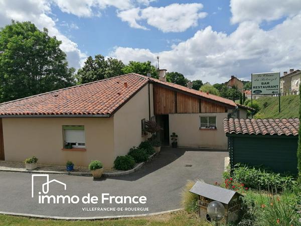 Bâtiment plain-pied modulable de 300 m² avec appartement T3 et local professionnel sur 2353 m² de terrain